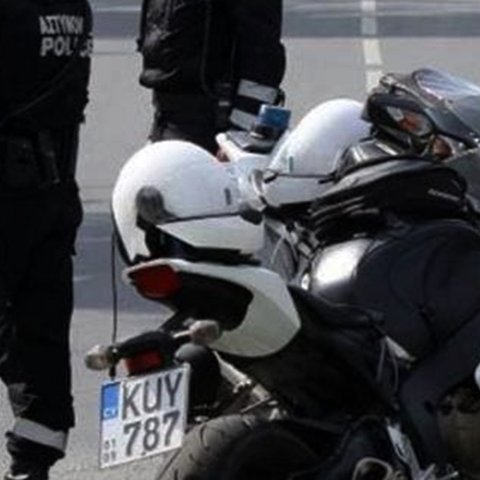 Χειροπέδες σε δύο 16χρονους που επέβαιναν σε κλοπιμαία μοτοσικλέτα μετά από καταδίωξη