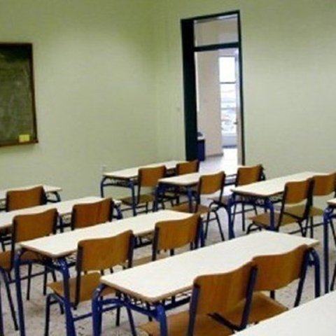 Στις τάξεις και τα διαλείμματα οι μαθητές λόγω κρύου-Με οδηγίες Μιχαηλίδου μένουν ανοικτές οι αίθουσες