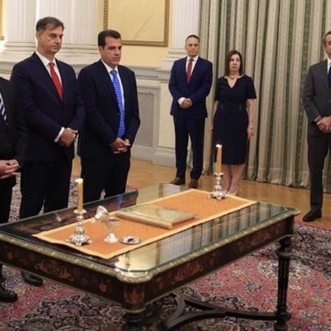 Ορκίστηκαν τα νέα μέλη της ελληνικής Κυβέρνησης μετά τις παραιτήσεις