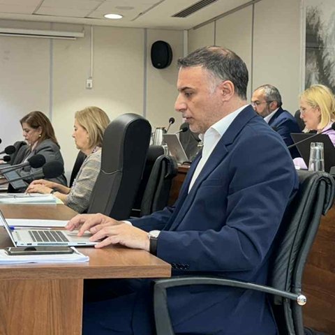 Αντάλλαξαν βολές Χαραλαμπίδου-Σούπερμαν για την ευθανασία-Πυρά για την ανακουφιστική φροντίδα