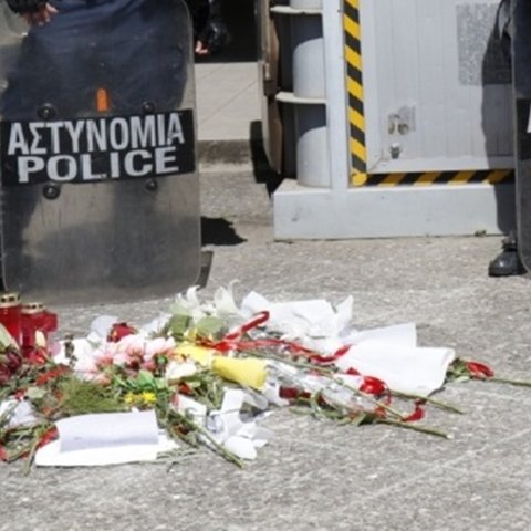 «Φώναξε στο τηλέφωνο ότι τη μαχαιρώνουν και έκλεισε»-Τα πρώτα λεπτά στο σημείο που δολοφονήθηκε η Κυριακή «Φώναξε στο τηλέφωνο ότι τη μαχαιρώνουν και έκλεισε»-Τα πρώτα λεπτά στο σημείο που δολοφονήθηκε η Κυριακή