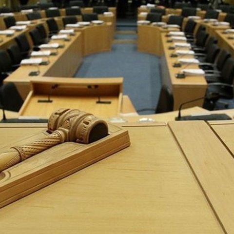 Έγραψαν... απουσία οι βουλευτές στην Επ. Νομικών-Διακόπηκε η συζήτηση για τη νομοθεσία περί δημόσιων συγκεντρώσεων