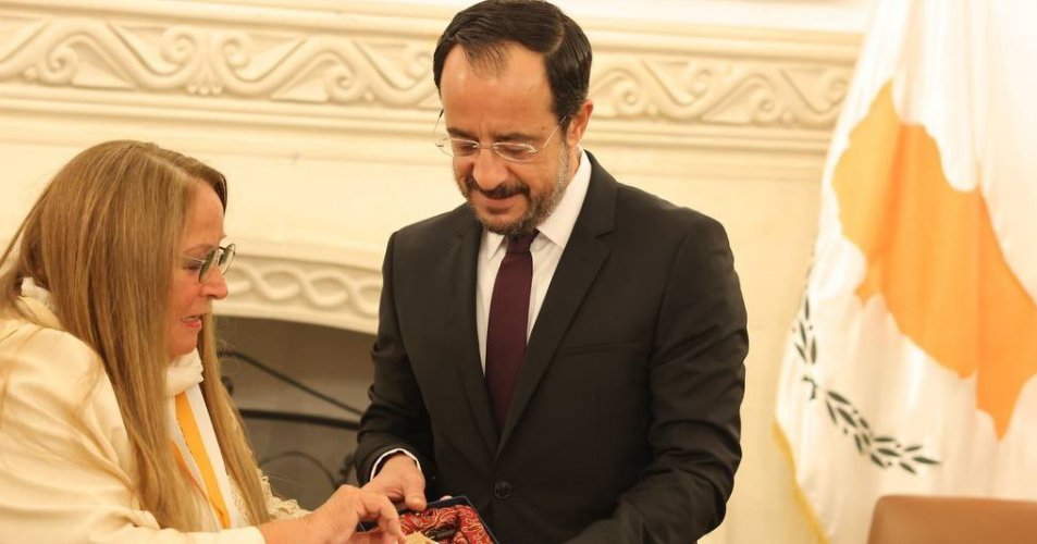 Μεταλλίο Εξαίρετης Προσφοράς στη Μαρίζα Κωχ-«Πρωτοστάτης στην προσπάθεια για διεθνοποίηση του Κυπριακού»