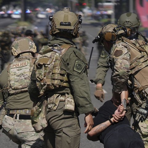 ΒΙΝΤΕΟ: Ο Τραμπ κατεβάζει 700 πεζοναύτες και χιλιάδες μέλη της εθνοφρουράς στο Λος Άντζελες- Έντονες αντιδράσεις