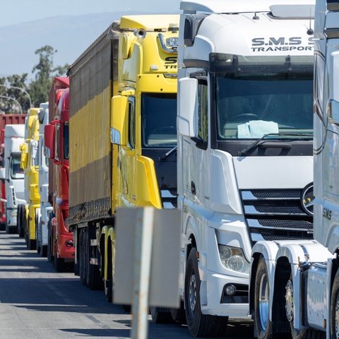 Συνεχίζεται η απεργία μεταφορέων-Ψάχνουν αλλά δεν βρίσκουν λύσεις στα προβλήματα