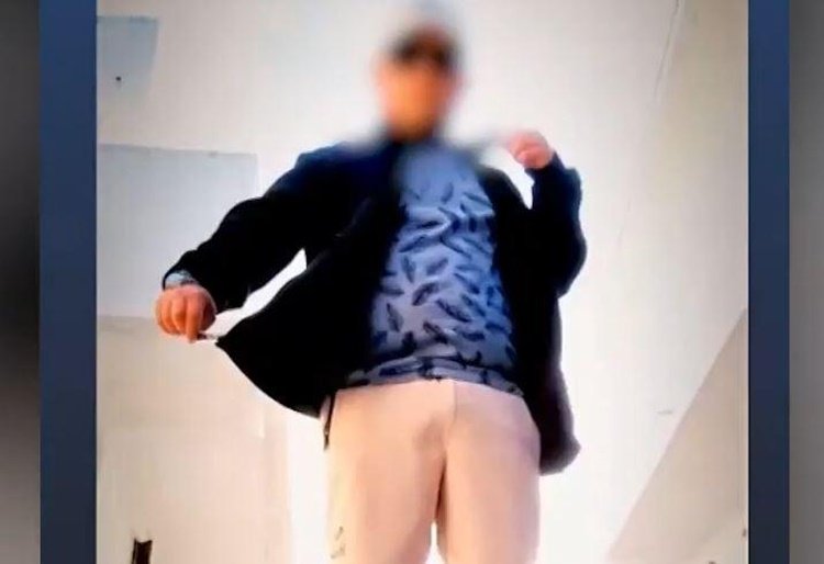 Συγκλονίζουν οι μαρτυρίες με τον μητροκτόνο μετά τη δολοφονία–Οι πόζες του 21χρονου στα social media