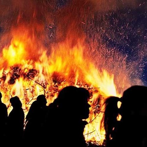 Κλοπές ξύλων, ζημιές και γκαζάκια για τις λαμπρατζιές-Κορυφώνονται οι... κόντρες