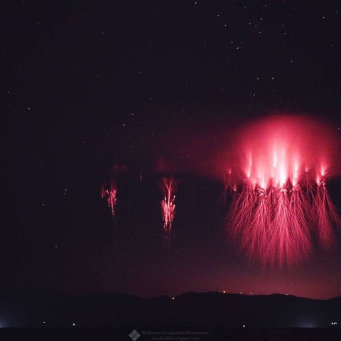 Φαινόμενο Red Sprite-Εμφανίστηκαν εκρηκτικές δέσμες κόκκινου φωτός στο Αιγαίο