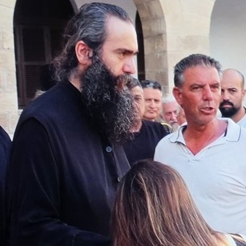Εκδήλωση διαμαρτυρίας έξω από το Δημαρχείο Πάφου για Τυχικό