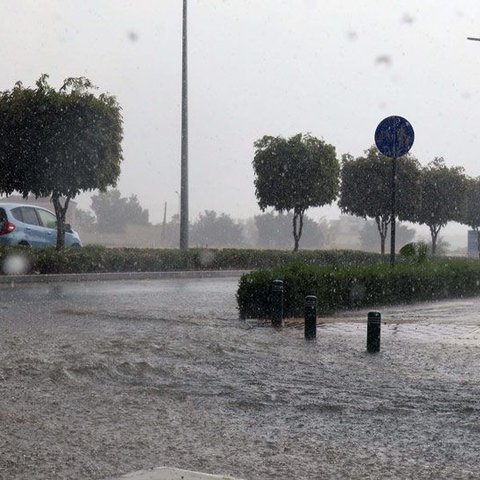 Μπαίνει δυναμικά το φθινόπωρο με βροχές, καταιγίδες και σφοδρούς ανέμους