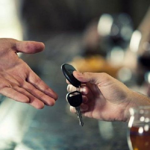 Έπιασε τιμόνι μεθυσμένη και προκάλεσε τροχαίο 45χρονη στη Λακατάμια-Της πέρασε χειροπέδες η Αστυνομία