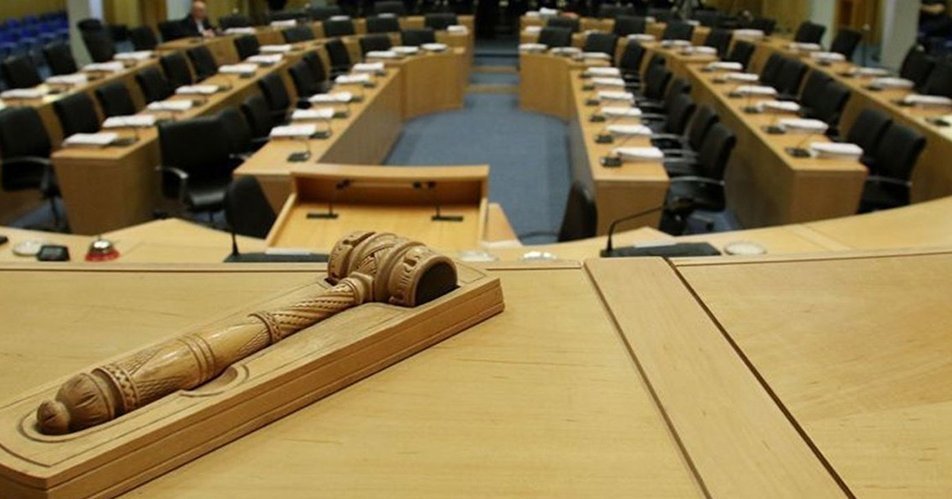 Έγραψαν… απουσία οι βουλευτές στην Επ. Νομικών-Διακόπηκε η συζήτηση για τη νομοθεσία περί δημόσιων συγκεντρώσεων