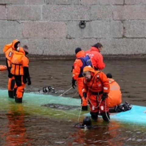 Βίντεο εντός του λεωφορείου με τον οδηγό να προσπαθεί να αποφύγει την πτώση-Στους επτά οι νεκροί