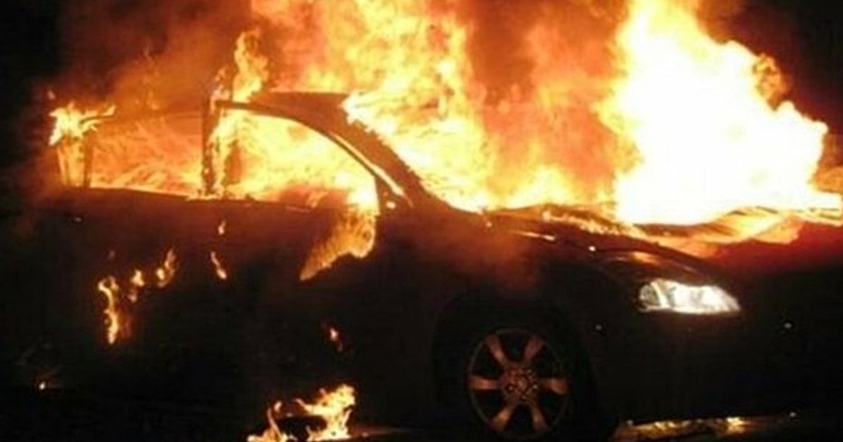Στις φλόγες όχημα στον Άγιο Δομέτιο