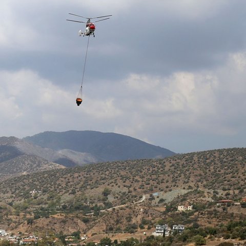 Καλύτερη η εικόνα από το μέτωπο της πυρκαγιάς στην Ακρούντα-Συνεχίζονται οι προσπάθειες κατάσβεσης