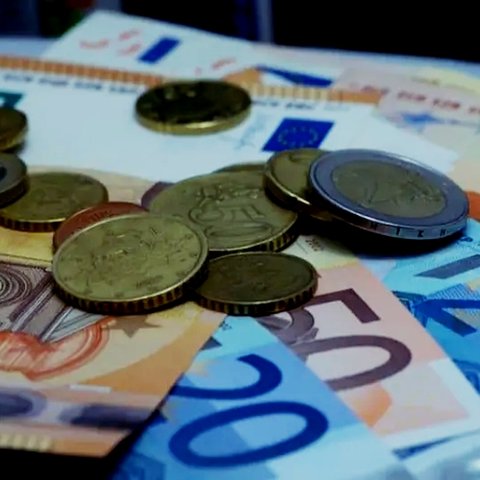 Δέκα χρόνια παρέμεινε στα... 480 ευρώ το επίδομα του ΕΕΕ-Ζητά αναθεώρηση η Βουλή