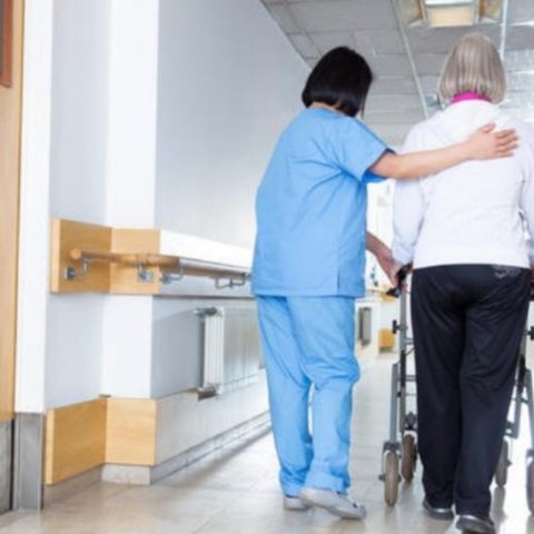 Οι αντιδράσεις έφεραν τελικά αναβολή της ψήφισης του νομοσχεδίου για τα Κέντρα Αποκατάστασης-Τι εξηγεί η ΟΣΑΚ