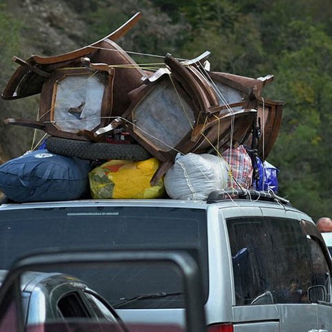 Πρόσφυγες από το Ναγκόρνο Καραμπάχ, η Αρμενία ζήτησε τη βοήθεια της ΕΕ-Τι συμφώνησαν Παρίσι και Μπακού