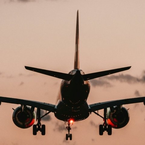 Αεροπλάνο γέμισε καπνούς λίγα λεπτά μετά την απογείωση-Επέστρεψε στο αεροδρόμιο Λάρνακας