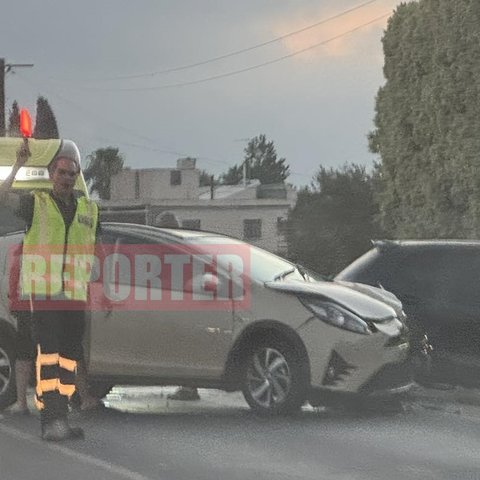 Τροχαίο ατύχημα προκάλεσε κυκλοφοριακό κομφούζιο στο Ακάκι-Στο σημείο ασθενοφόρο