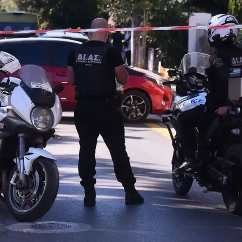 Χειροπέδες στην πρώην σύζυγο και τέσσερα άτομα για την δολοφονία του καθηγητή στην Αγ. Παρασκευή