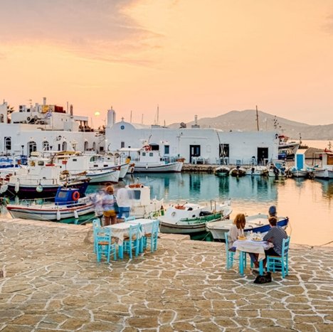 ΒΙΝΤΕΟ: Ελληνίδα πλήρωσε 17,5 ευρώ τη χωριάτικη σαλάτα στην Πάρο, της χρέωσαν ξεχωριστά το λάδι