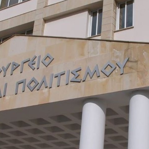 Καταγγελία για σεξουαλική παρενόχληση από λειτουργό του Υπουργείου Παιδείας