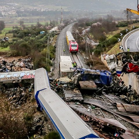 Δίωξη κατά της προέδρου της ΡΑΣ και στελεχών της Πυροσβεστικής για την τραγωδία στα Τέμπη