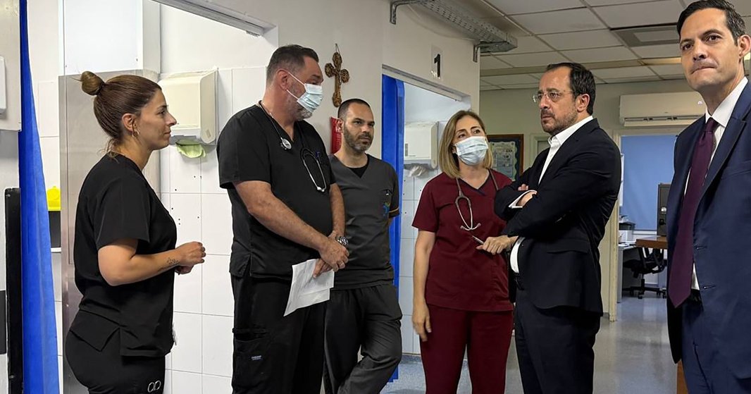 «Έφοδος» Προέδρου στο Γενικό Νοσοκομείο Πάφου-Μήνυμα στήριξης προς τα νοσοκομεία