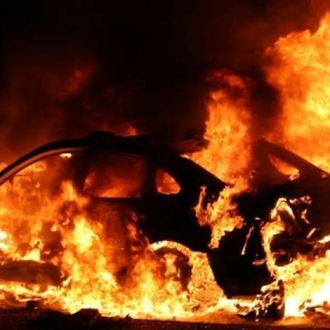 Χειροπέδες σε 35χρονο στην Ορόκλινη μετά από μαρτυρία για εμπρησμό οχήματος-Έρευνα και στην οικία του