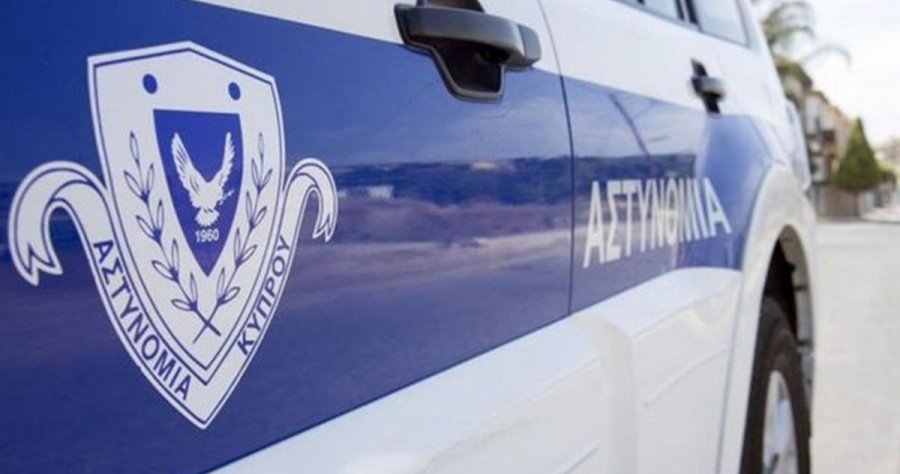 Αναποδογυρίστηκε διπλοκάμπινο μετά από τροχαίο στη Λεμεσό-Κλήθηκε ασθενοφόρο στο σημείο