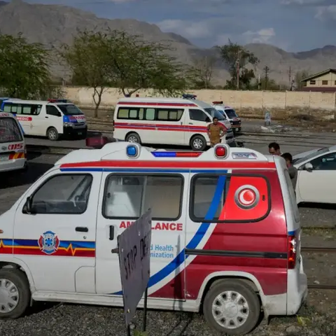 Απελευθερώθηκαν 300 όμηροι στο Πακιστάν-Λήγει το τελεσίγραφο που έστειλαν οι ένοπλοι