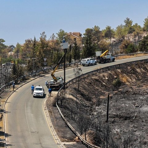 Καταστράφηκαν 400 πάσσαλοι της ΑΗΚ από την πυρκαγιά-Εγκαταστάθηκαν γεννήτριες σε επτά κοινότητες