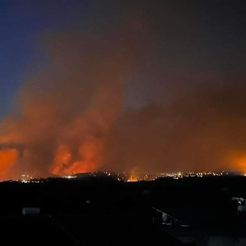 LIVE: Εκκενώνεται και το χωριό Απεσιά-Έκλεισαν κι άλλοι δρόμοι στη Λεμεσό