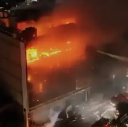 ΒΙΝΤΕΟ: Μεγάλη πυρκαγιά σε εμπορικό κέντρο στο Ιράκ-Τουλάχιστον 60 οι νεκροί, δεκάδες οι τραυματίες ΒΙΝΤΕΟ: Μεγάλη πυρκαγιά σε εμπορικό κέντρο στο Ιράκ-Τουλάχιστον 60 οι νεκροί, δεκάδες οι τραυματίες
