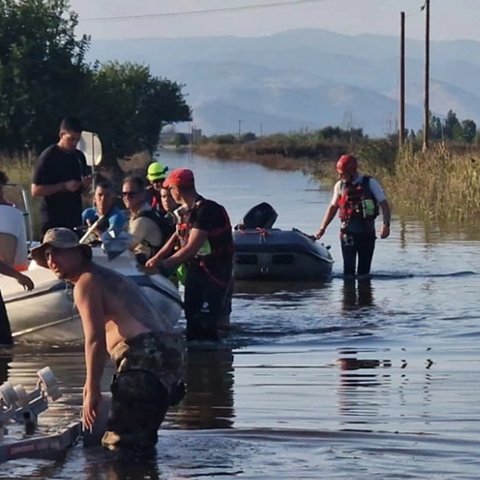 Αγνοούμενοι μητέρα και γιος στη Μεταμόρφωση Καρδίτσας-Επιχειρήσεις απεγκλωβισμού