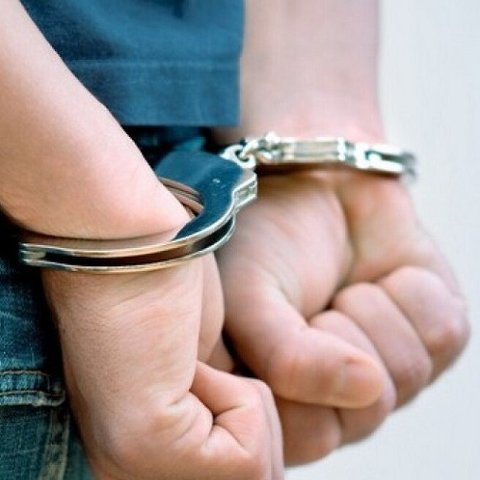 Χειροπέδες σε ανήλικο για το ξύλο και τις μολότοφ στην Πάφο