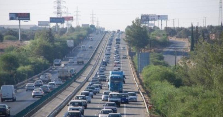 Φορτηγό ακινητοποιήθηκε στον αυτοκινητόδρομο-Πυκνή τροχαία κίνηση