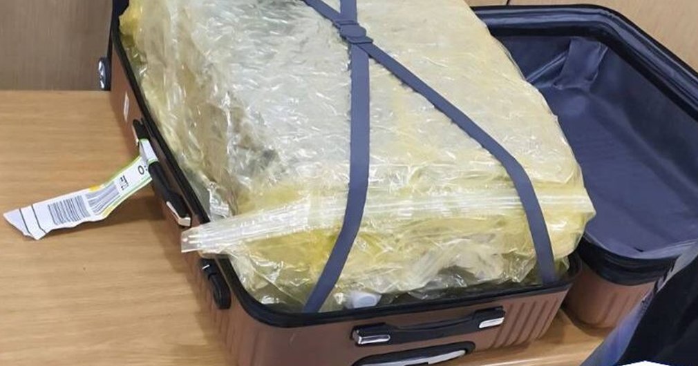 Συνελήφθη 23χρονος που έφθασε στην Κύπρο με 16 κιλά κάνναβης (pics) Συνελήφθη 23χρονος που έφθασε στην Κύπρο με 16 κιλά κάνναβης (pics)