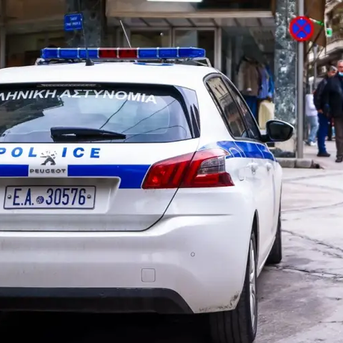 Πρωτοφανής επίθεση στην Ελλάδα-Νεαρός έριξε αντισηπτικό σε κεφάλι 16χρονου και του έβαλε φωτιά Πρωτοφανής επίθεση στην Ελλάδα-Νεαρός έριξε αντισηπτικό σε κεφάλι 16χρονου και του έβαλε φωτιά
