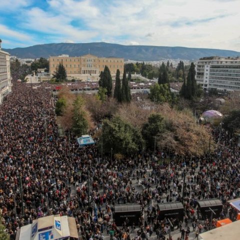 Στρατιώτες και πυροσβέστες στις πορείες για τα Τέμπη-«Συμμετέχουμε μαζικά στη γενική απεργία»