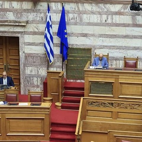 Εγκρίθηκε από την ελληνική Βουλή η τροπολογία με τα νέα μέτρα για το μεταναστευτικό με 177 ψήφους Εγκρίθηκε από την ελληνική Βουλή η τροπολογία με τα νέα μέτρα για το μεταναστευτικό με 177 ψήφους