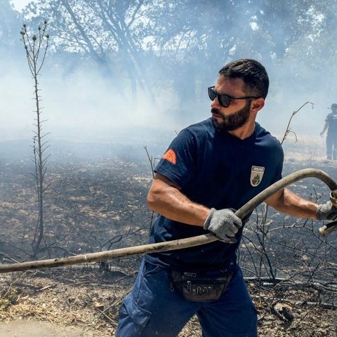 Καταγγελίες για Δήμους που χρησιμοποιούν διπλοκάμπινα με πυροσβεστικό υλικό για άλλες εργασίες