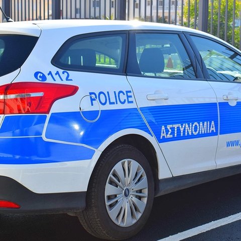 Τον έπιασαν να καπνίζει κάνναβη σε αποθήκη-Είχε πάνω του και πλαστά 50ευρα