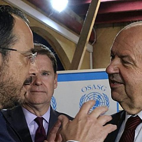 Με εναλλακτικά σενάρια μεταβαίνει στη Νέα Υόρκη ο Πρόεδρος-Ξεκάθαρος στόχος η επανέναρξη συνομιλίων
