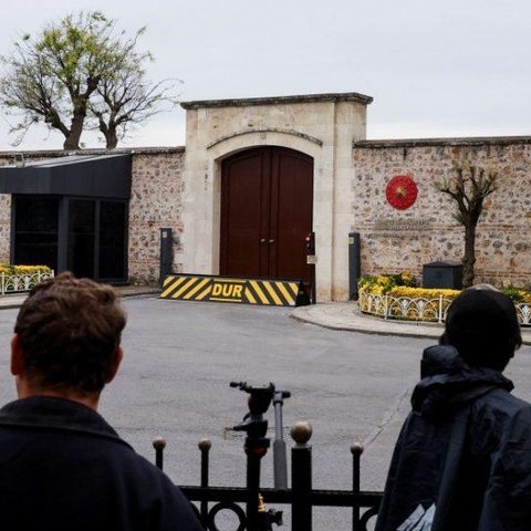 Με δύο τριμερείς συναντήσεις στο Ντολμάμπαχτσε ξεκινούν οι συνομιλίες Ρωσίας-Ουκρανίας