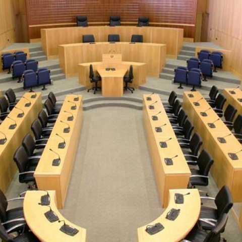 Δεν πάνε Ολομέλεια οι προτάσεις νόμου για τη θεσμοθέτηση θητειών και ασυμβίβαστου βουλευτών