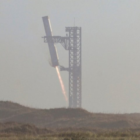 Ο πύραυλος της SpaceX που εξερράγη ανάγκασε επιβατικά αεροπλάνα να αλλάξουν πορεία