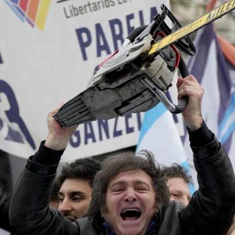 Υπερήρωας με αλυσοπρίονο-Πέντε… αλλιώτικα βίντεο με τον νέο πρόεδρο της Αργεντινής