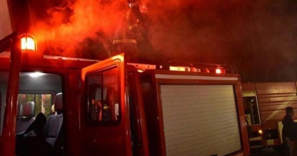 Παραδόθηκαν στις φλόγες οκτώ οχήματα σε χωράφι έξω από κτήριο στη Λευκωσία Παραδόθηκαν στις φλόγες οκτώ οχήματα σε χωράφι έξω από κτήριο στη Λευκωσία